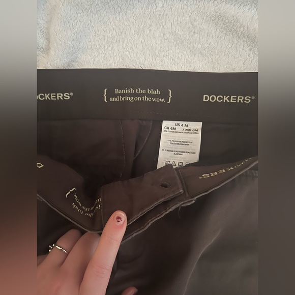 Women’s size 4 Brown Docker pants - Picture 3 of 3